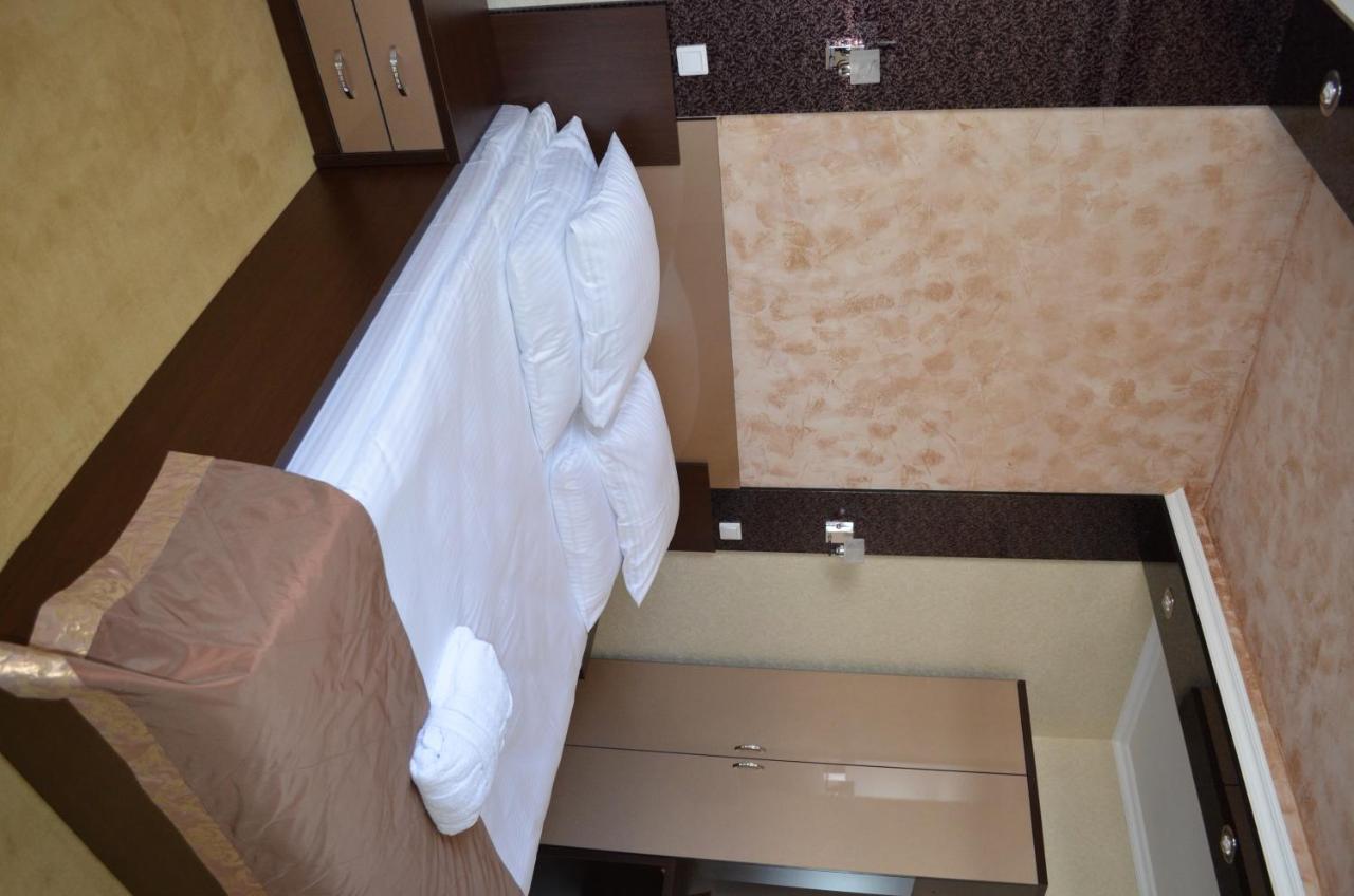 Mereke Hotel Ustʼ-Kamenogorsk Exterior foto