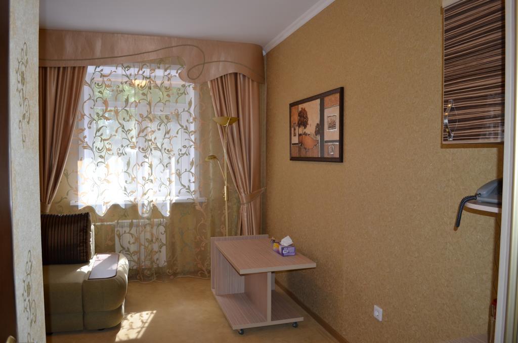 Mereke Hotel Ustʼ-Kamenogorsk Zimmer foto