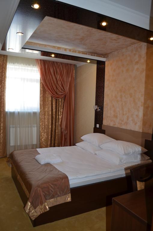 Mereke Hotel Ustʼ-Kamenogorsk Zimmer foto