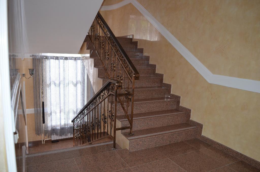 Mereke Hotel Ustʼ-Kamenogorsk Exterior foto