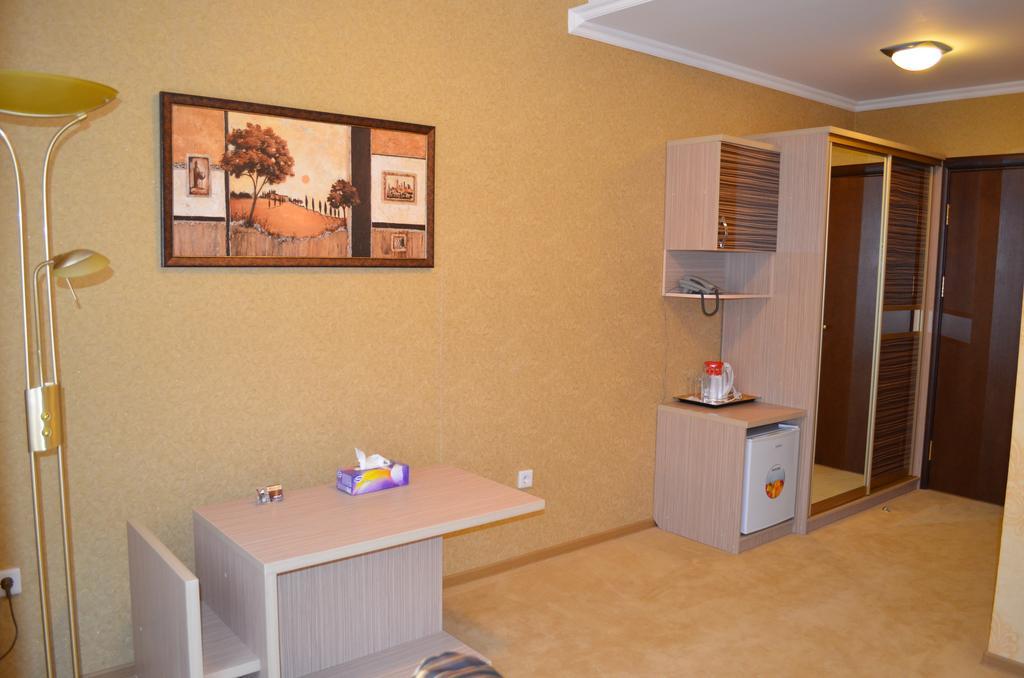 Mereke Hotel Ustʼ-Kamenogorsk Zimmer foto