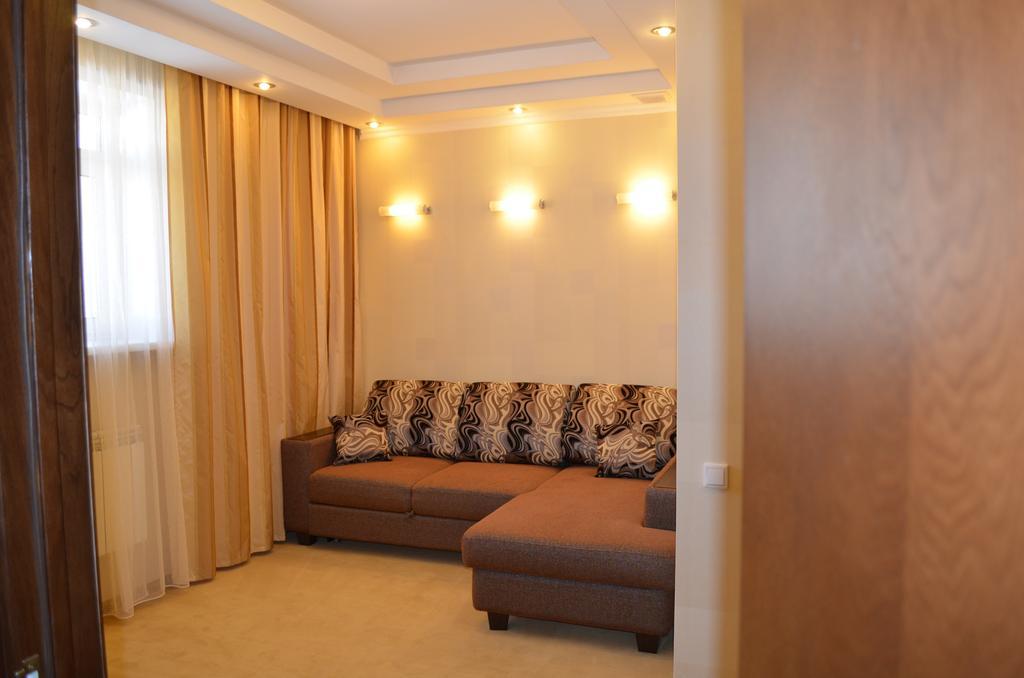 Mereke Hotel Ustʼ-Kamenogorsk Zimmer foto